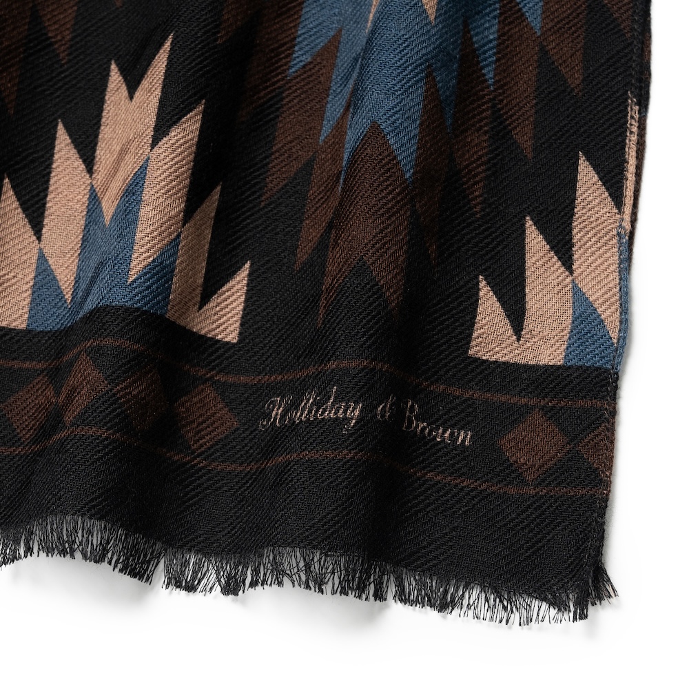 홀리데이 앤 브라운 나바호 패턴 블랙 브라운 블루 울 실크 스카프