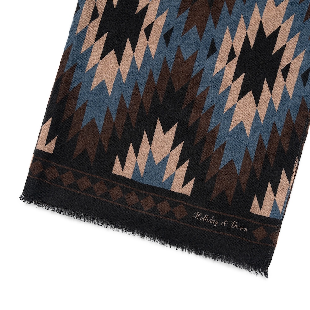 홀리데이 앤 브라운 나바호 패턴 블랙 브라운 블루 울 실크 스카프