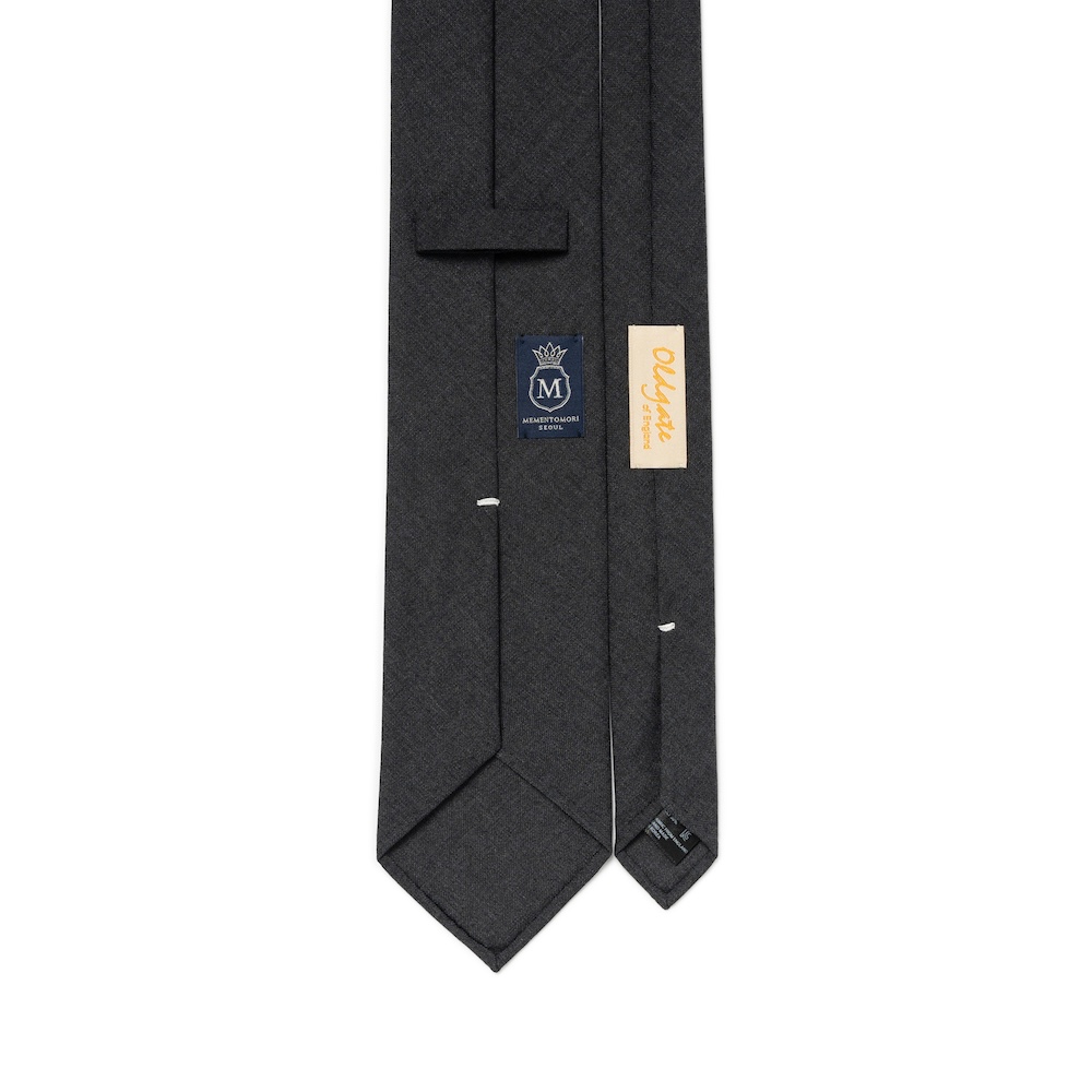 올드게이트 차콜 그레이 솔리드 2PLY 하이 트위스트 울 블랜드 스포데라토 넥타이